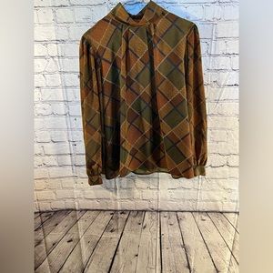 David Benjamin. Ladies multi-colored Blouse with back button closure